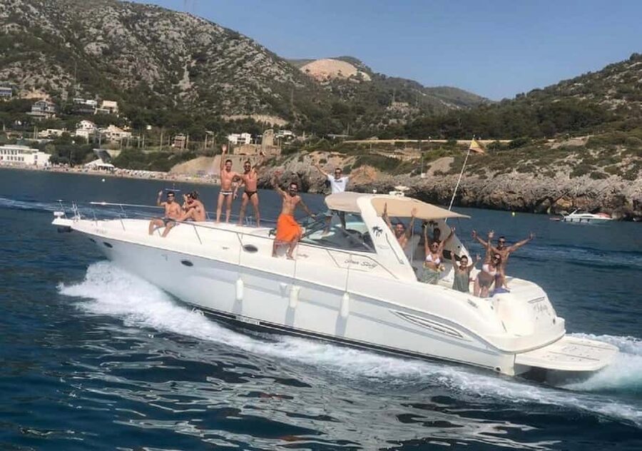Gran Canaria: Shared yacht trip with drinks, lunch, and snorkeling - A yacht day that keeps the group small
