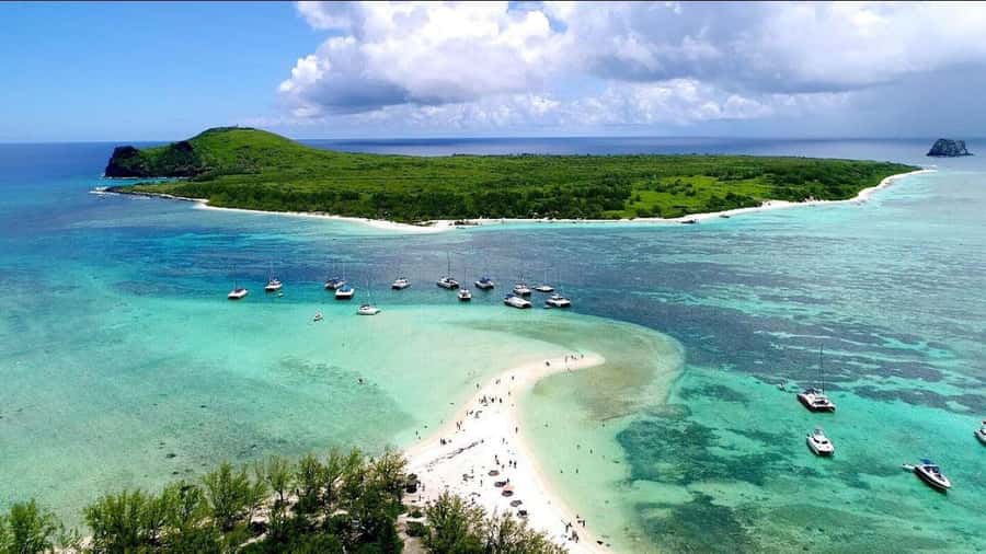 Grand Baie: Catamaran 3 Islands Cruise & Lunch on the Island - Booking details worth knowing