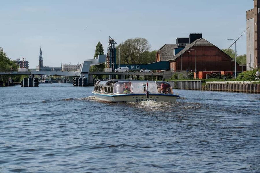 Groningen: City Canal Cruise - The Groninger Museum and Tasman Tower