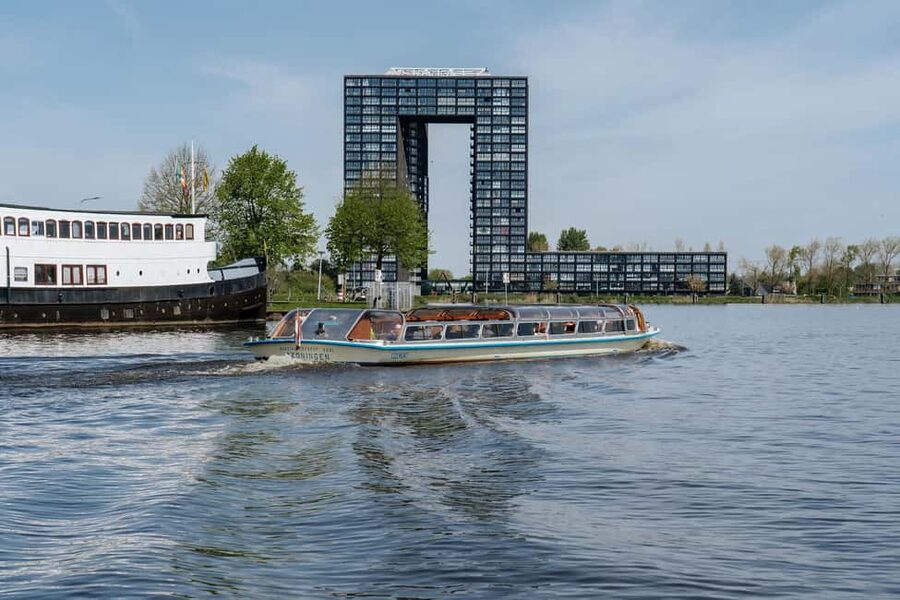 Groningen: City Canal Cruise - Audio Commentary, Text Guide, and the Language Issue