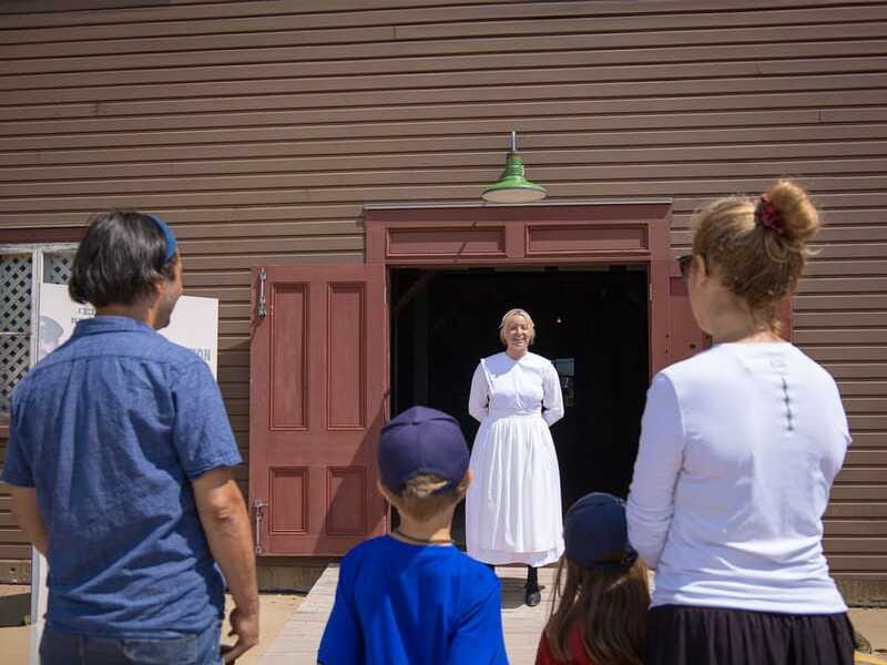Grosse-Île: Irish Immigrant Memorial Cruise & Tour - Costumed characters put faces to the past