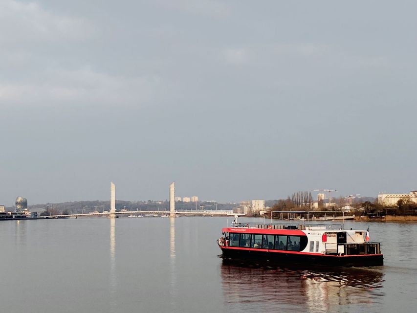 GUIDED CRUISE – BORDEAUX UNESCO - Pont de Pierre and the old riverfront
