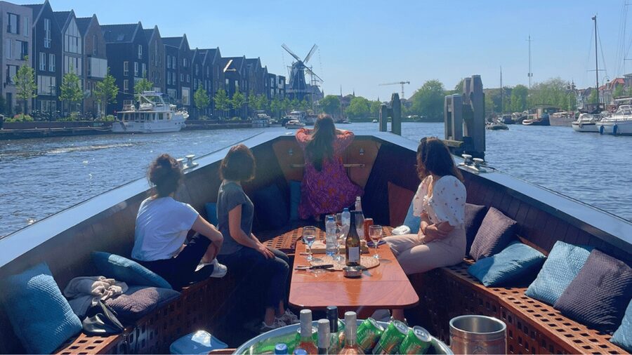 Haarlem: Sightseeing Boat Tour with Snacks and Drinks - Jopenkerk, the town hall, and the theater