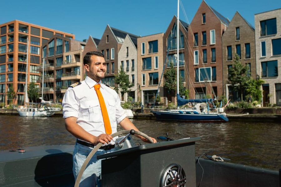 Haarlem: Sightseeing Boat Tour with Snacks and Drinks - How the $34 price holds up