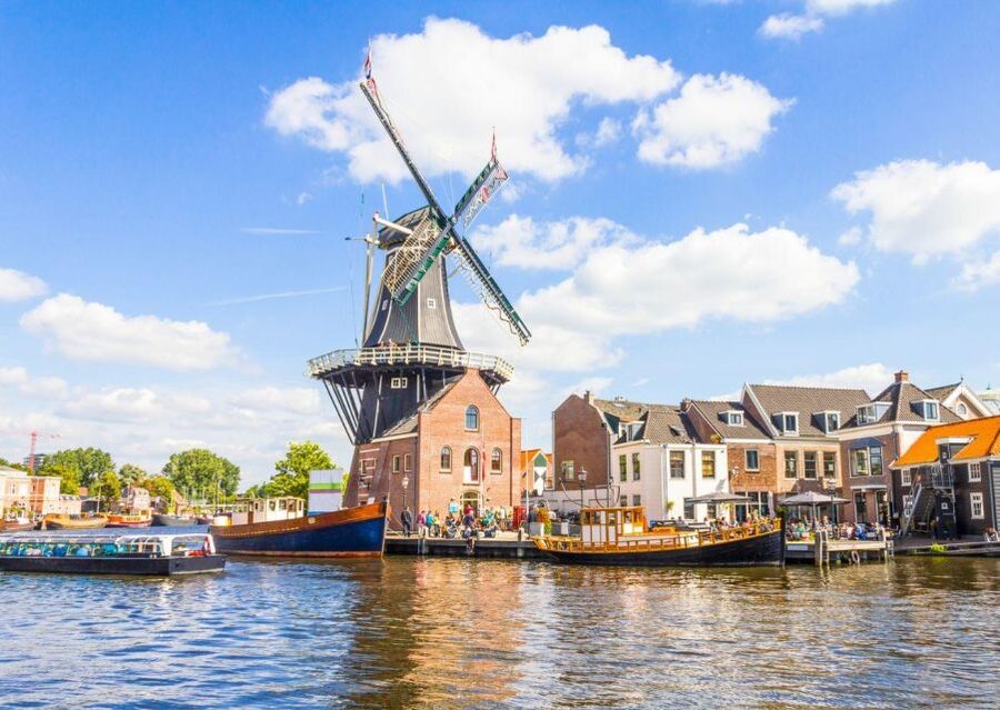 Haarlem: Sightseeing Canal Cruise through the City Center - Key points to know before you board