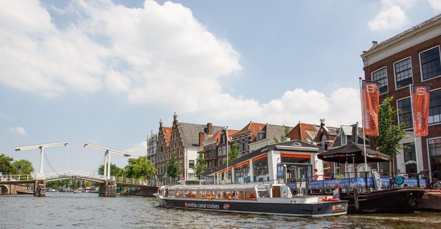 Haarlem: Sightseeing Canal Cruise through the City Center - Why Haarlem looks different from the water