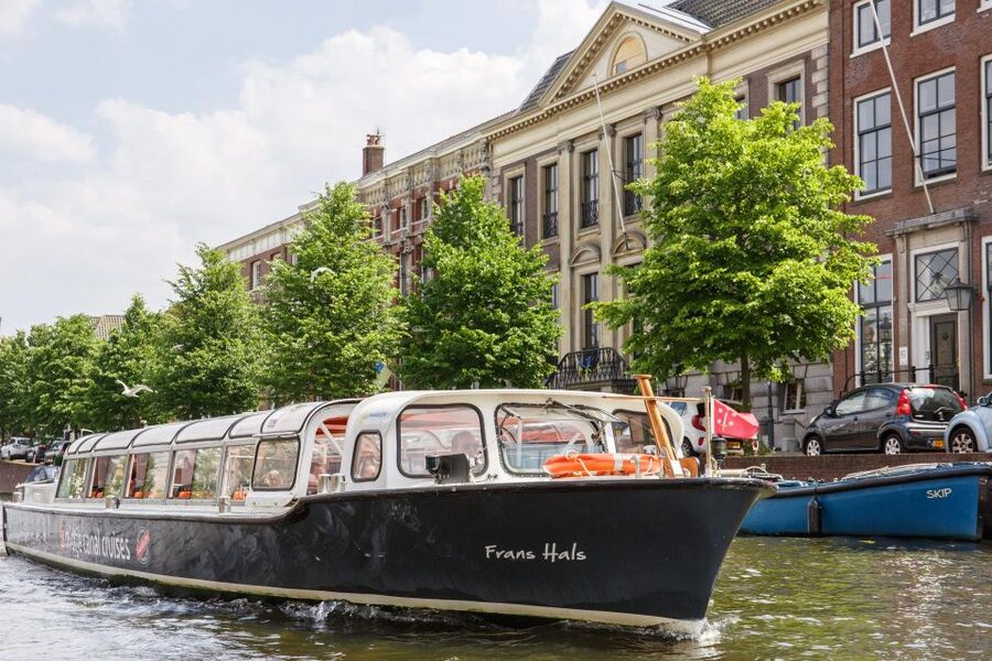 Haarlem: Sightseeing Canal Cruise through the City Center - Teylers Museum and the first canal views