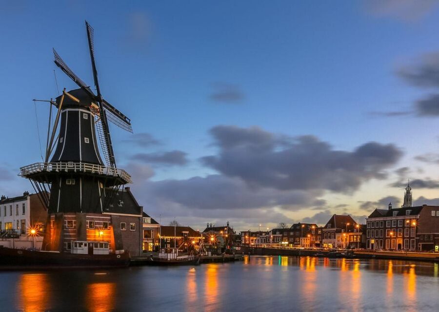Haarlem: Sightseeing Canal Cruise through the City Center - Following the Spaarne through the old center