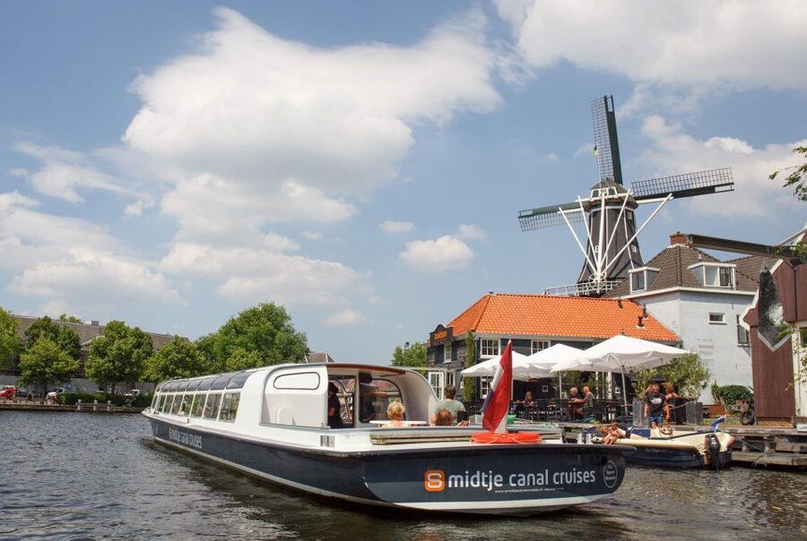 Haarlem: Sightseeing Canal Cruise through the City Center - Jopenkerk and a former church setting