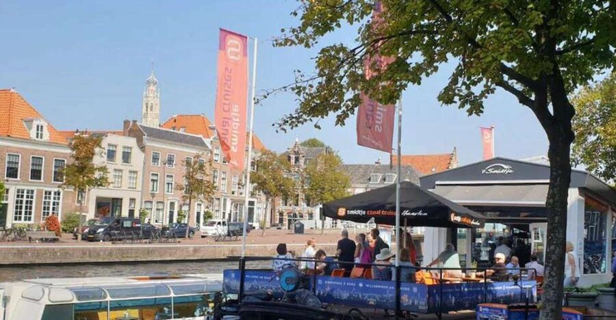 Haarlem: Sightseeing Canal Cruise through the City Center - Starting across from Teylers Museum