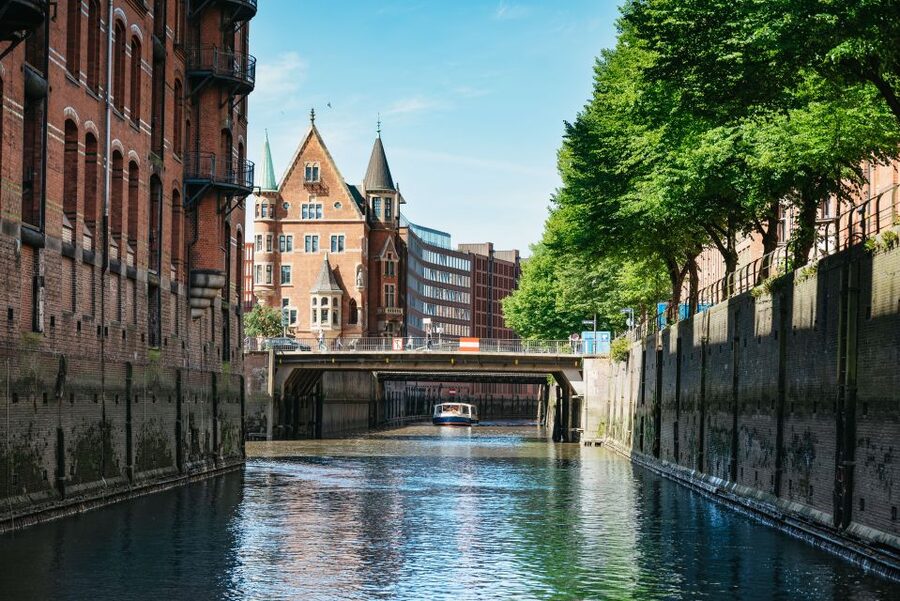 Hamburg: 1.5-Hour Harbor and Speicherstadt Day Cruise - Is €40 good value for 90 minutes?