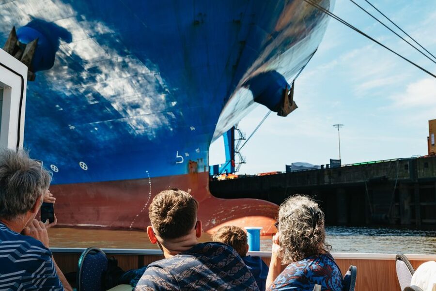 Hamburg: 1.5-Hour Harbor and Speicherstadt Day Cruise - Oevelgönne, Elbstrand, and the Elbe shoreline