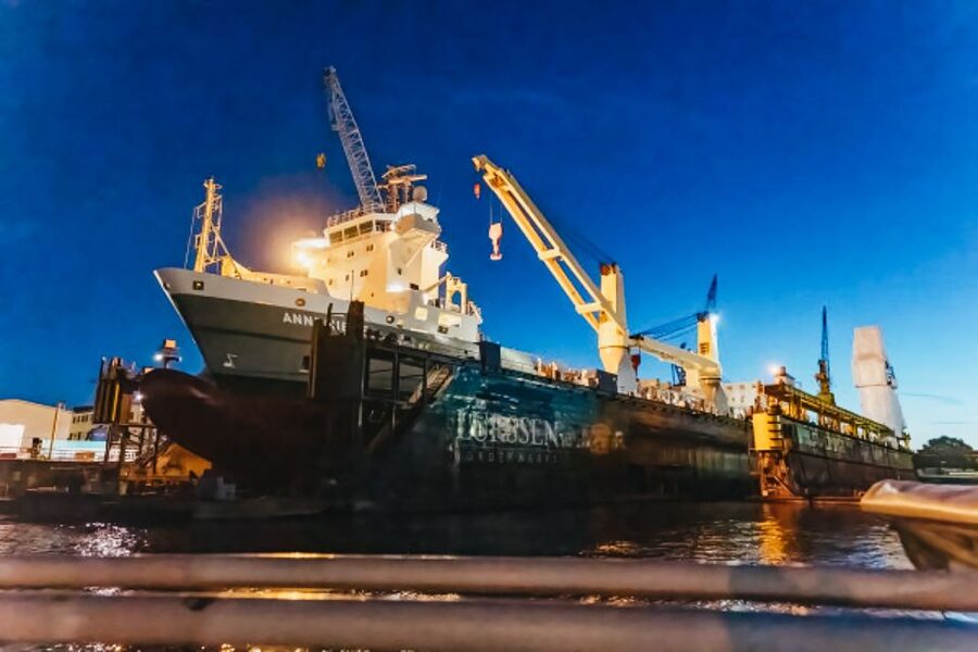 Hamburg: 1.5h Grand Harbor Evening Lights Cruise - Should you book the Hamburg evening harbor cruise?