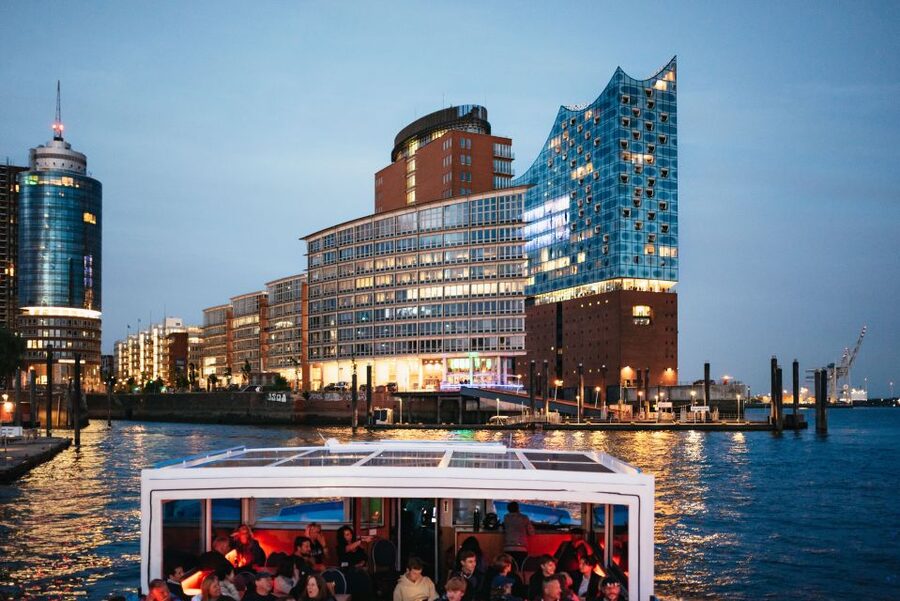 Hamburg: 1-Hour Evening Harbor Lights Cruise - Speicherstadt, canals, and the Wasserschloss
