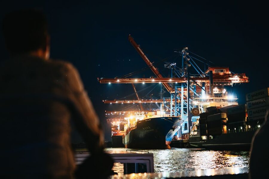 Hamburg: 1-Hour Evening Harbor Lights Cruise - HafenCity and the Elbphilharmonie