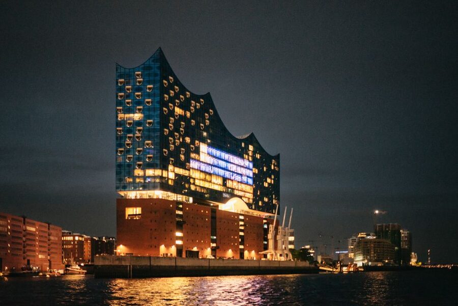 Hamburg: 1-Hour Evening Harbor Lights Cruise - Seating, cold weather, drinks, and photographs