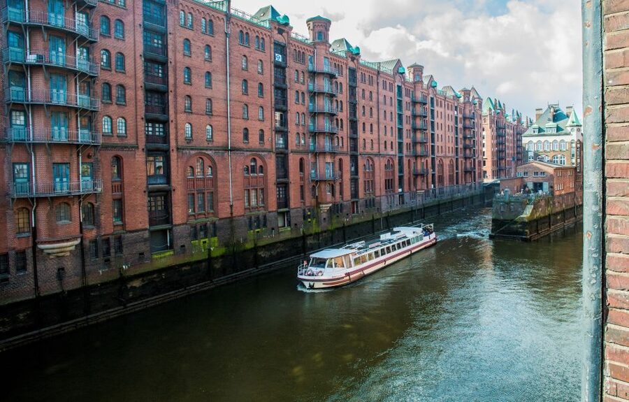 Hamburg: 1-Hour Harbor Cruise - Shipyards, bridges, and the working port