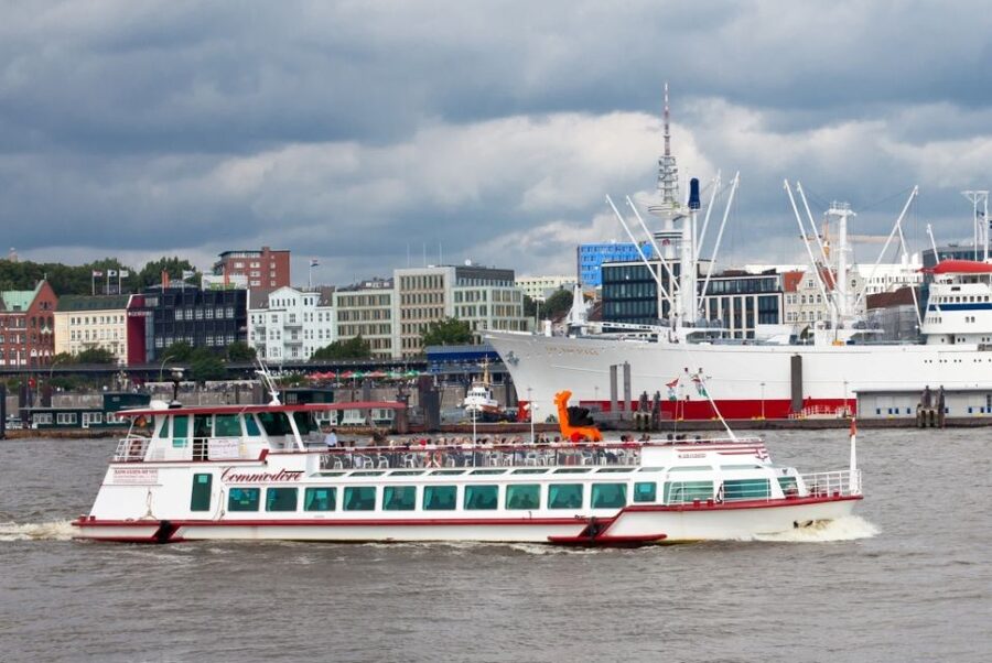 Hamburg: 1-Hour Harbor Cruise - The English audio guide limitation