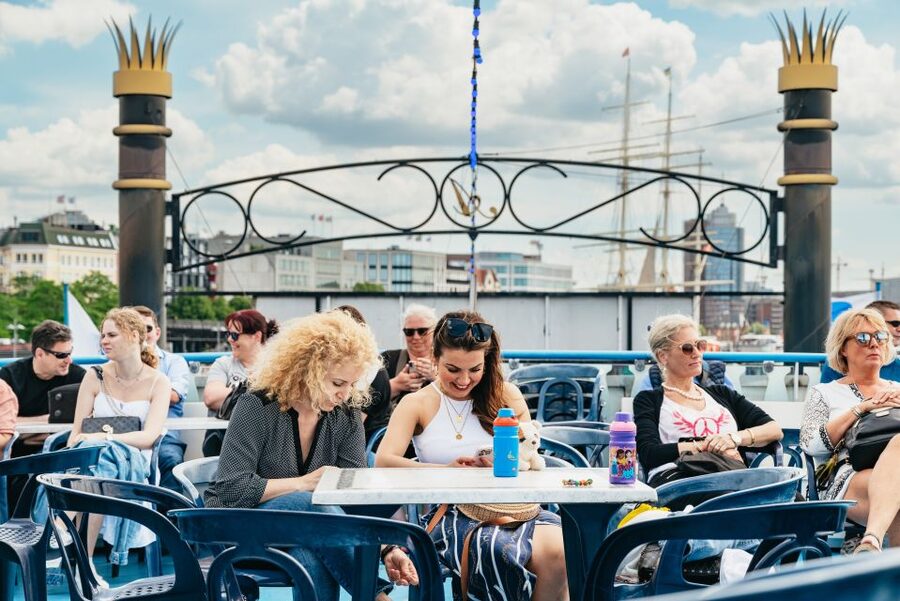 Hamburg: 1-Hour Harbor Sightseeing Cruise with HafenCity - Food, drinks, and onboard comfort