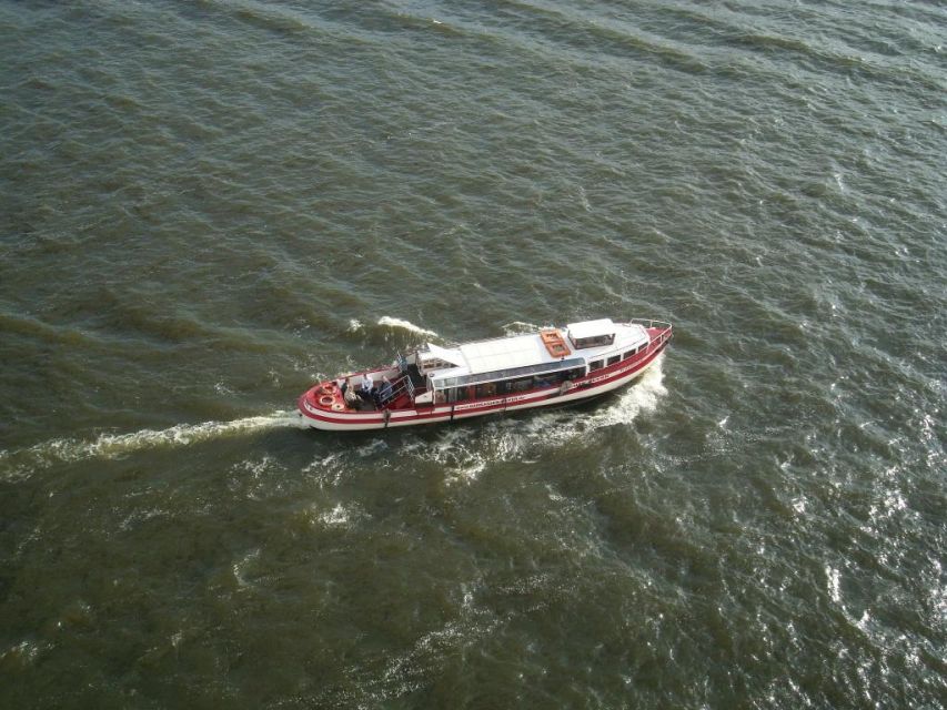 Hamburg: 2-Hour Harbor Cruise - From Landungsbrücken into the port