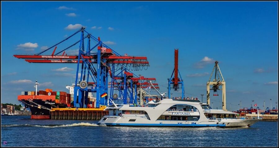 Hamburg: 2-Hour Sightseeing Cruise to Blankenese - Hamburg’s Harbor Is the Main Attraction
