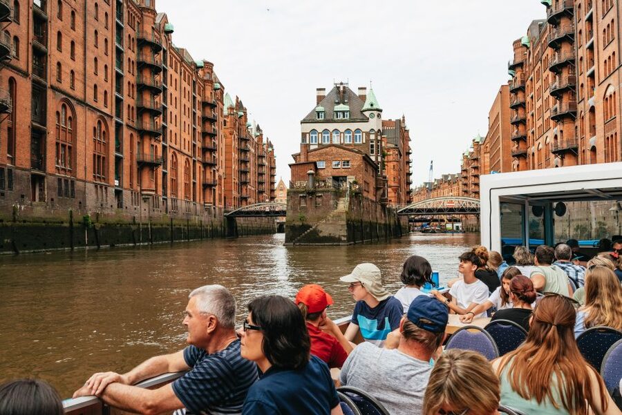 Hamburg: 2-Hour XXL Port of Hamburg Cruise Tour - The Elbtunnel and the river crossing below the city