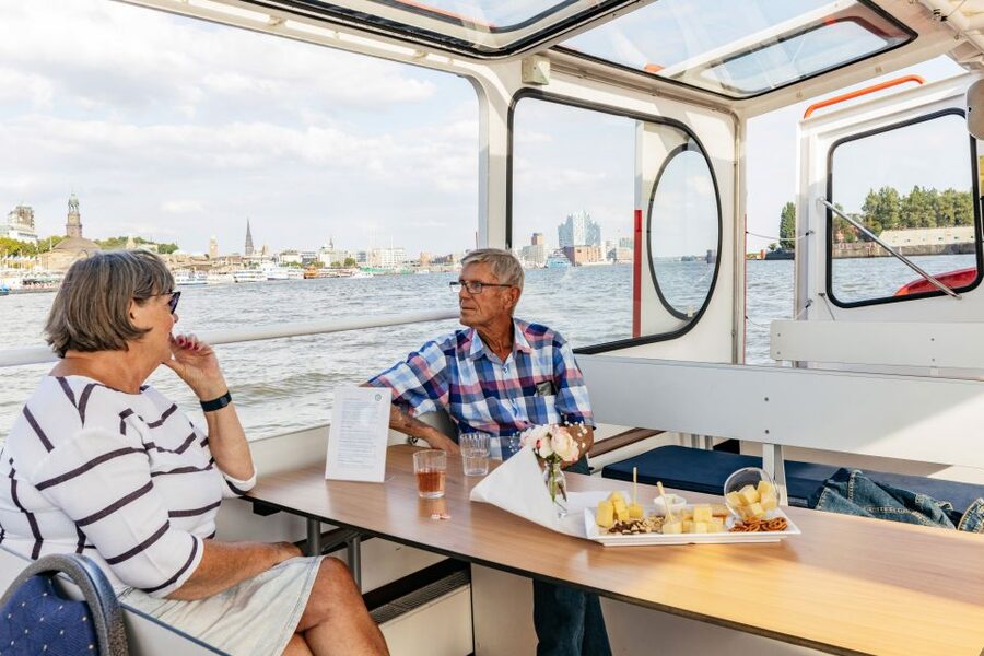 Hamburg: Harbor Cruise with Wine and Cheese - Check In Near Fischbrötchenbude 10