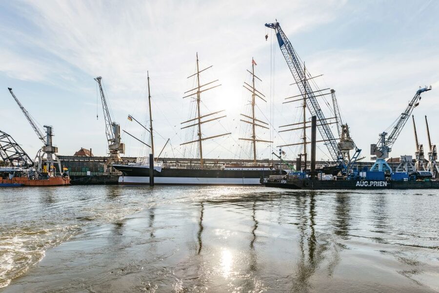 Hamburg: Harbor Cruise with Wine and Cheese - Who Will Enjoy This 90-Minute Cruise