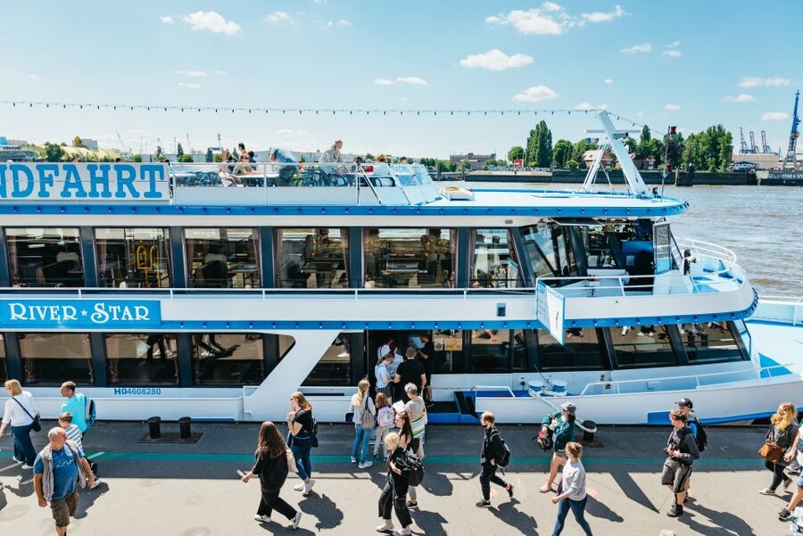 Hamburg: Hop-On Hop-Off Bus with Harbor Cruise - Elbphilharmonie, HafenCity, and the warehouse district