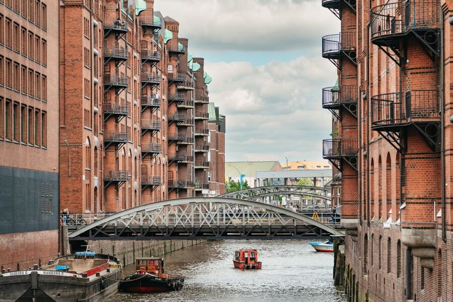 Hamburg: Hop-On Hop-Off Bus with Harbor Cruise - Kontorhausviertel and the central city