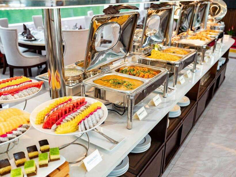 Hanoi: Ha Long Bay Day Trip - Luxury Cruise & Buffet Lunch - A buffet lunch with limestone islands outside the window