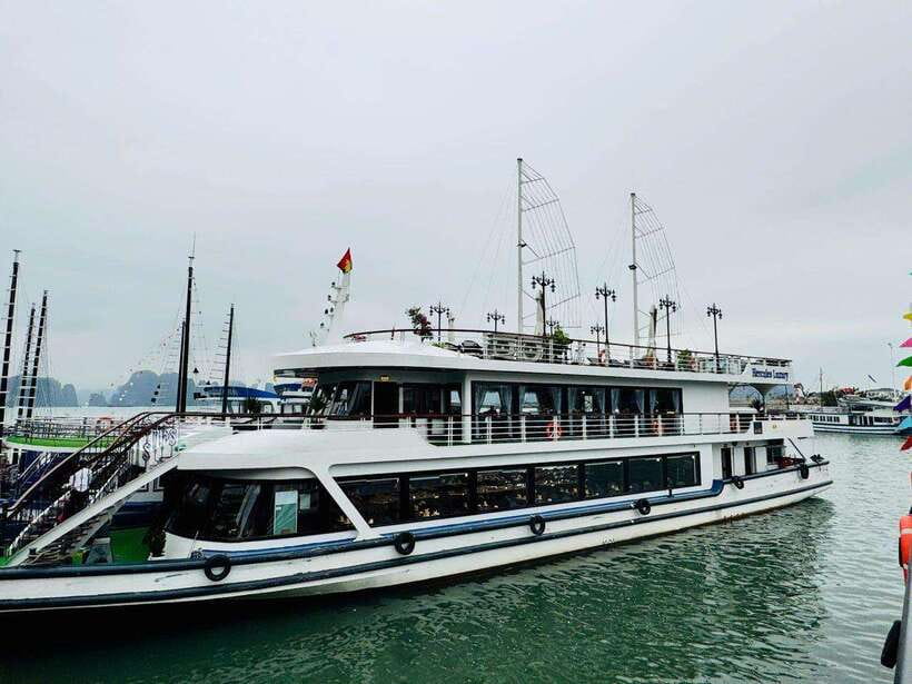 Hanoi: Ha Long Bay Day Trip - Luxury Cruise & Buffet Lunch - The guides and the value of good organization