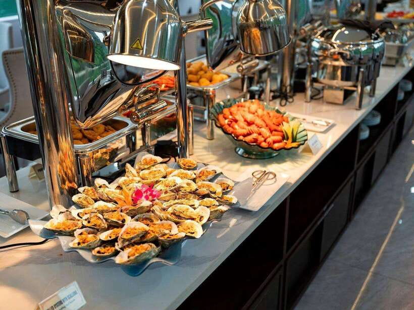 Hanoi: Ha Long Bay Day Trip - Luxury Cruise & Buffet Lunch - Getting out of Hanoi in a limousine