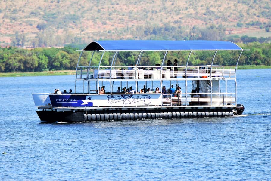 Hartbeespoort: 2-Hour Dam Cruise with South African Food - Two hours among mountains and waterfront homes