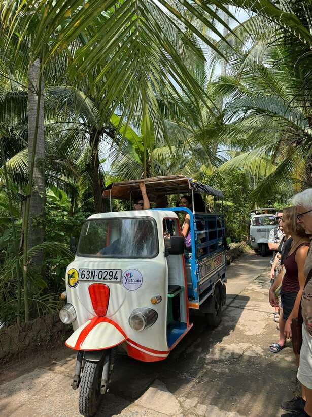 HCM: Mekong Delta Islands Boat & Tuk-Tuk Tour with Tastings - Vinh Trang Pagoda and the first taste of the delta