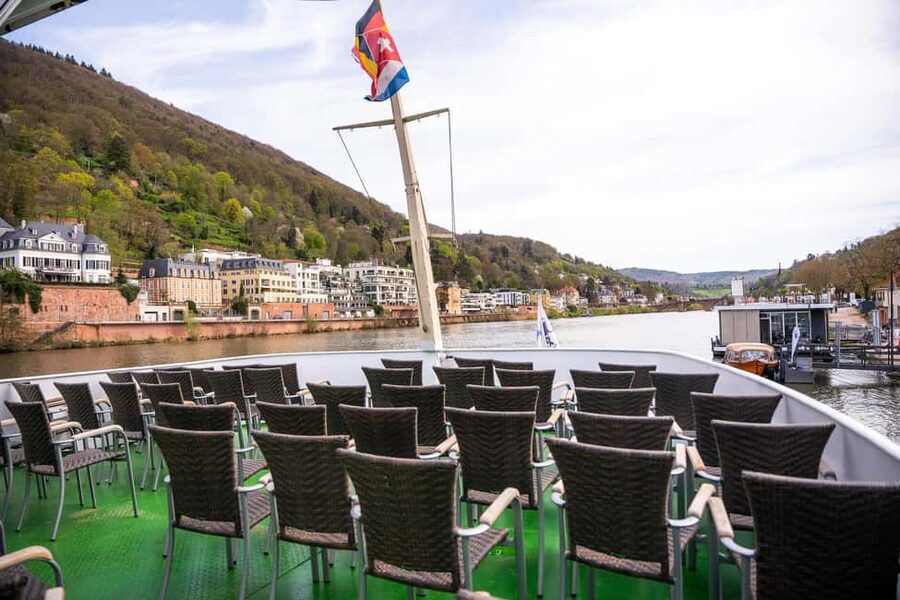 Heidelberg: Neckar River Sightseeing Boat Tour with Drink - Commentary and language expectations