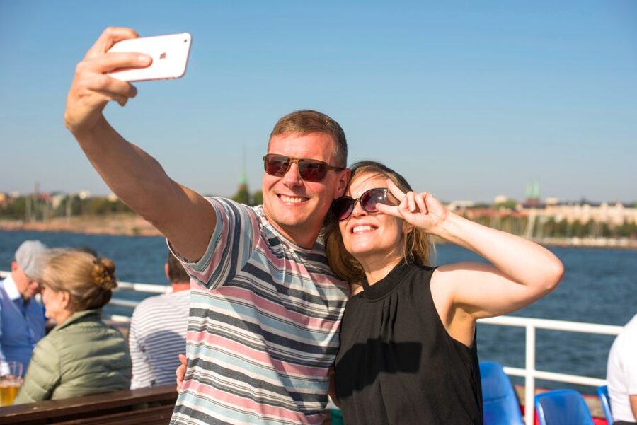 Helsinki Archipelago: Sightseeing Boat Tour - Leaving Market Square and entering the archipelago