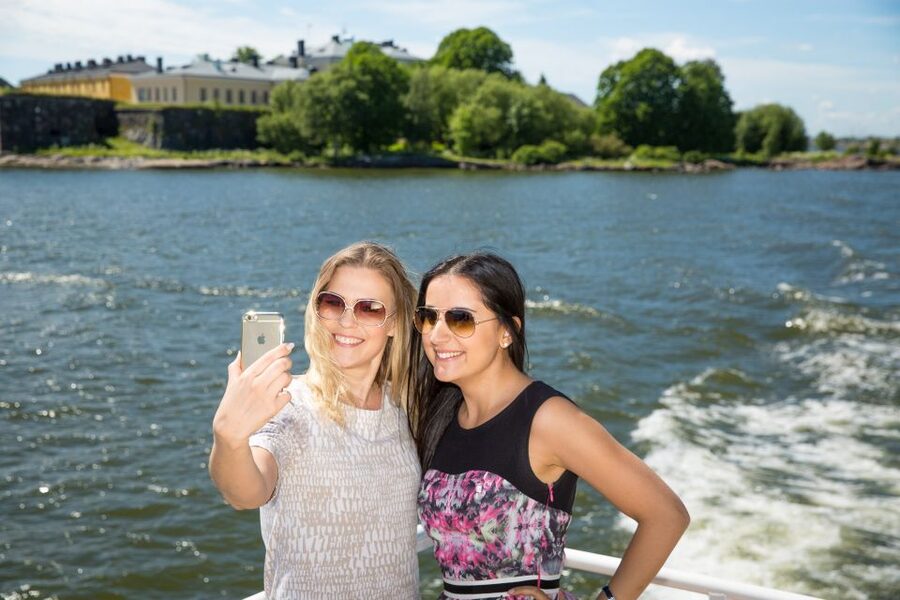Helsinki: City Highlights 1.5-Hour Archipelago Cruise - Kaivopuisto and the southern islands