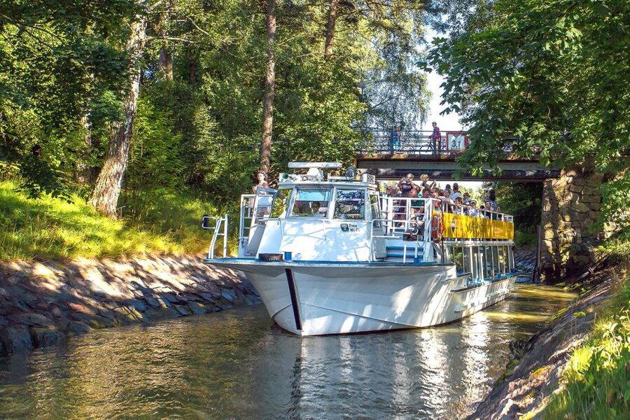 Helsinki: Sightseeing Canal Cruise with Audio Commentary - Choosing the best seat and handling Helsinki weather