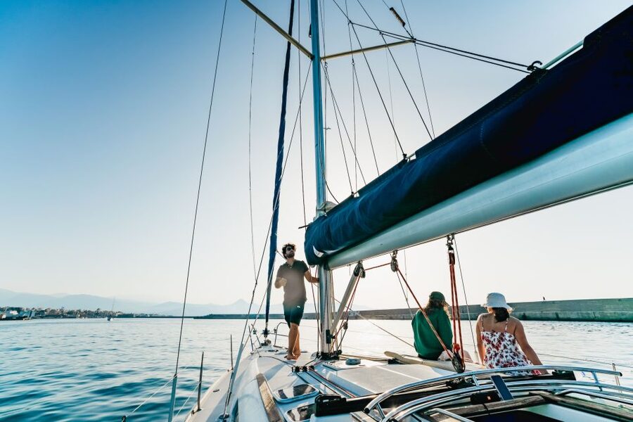 Heraklion: Sailboat Cruise to Dia Island with Drinks & Lunch - Crew, comfort, and organization