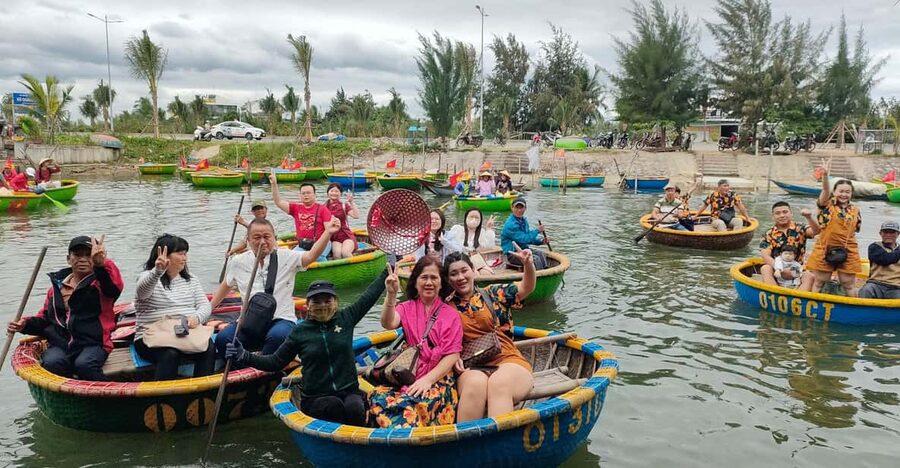 Hoi An: Basket Boat Ride in the Coconut Forest - Crab fishing gives the ride a local touch