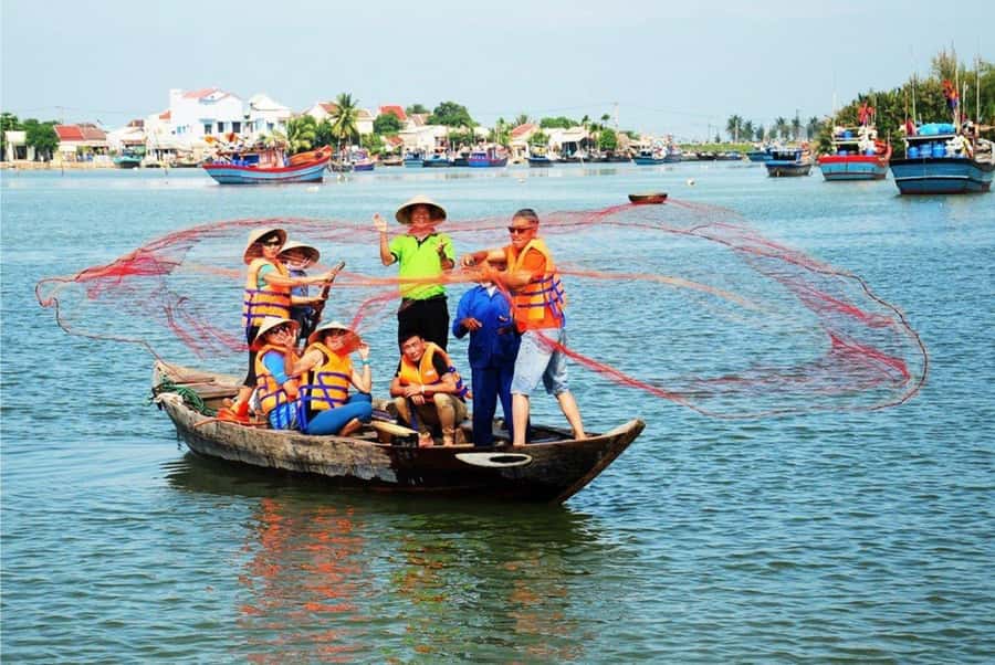 Hoi An: Basket Boat with Lantern-Making & Cooking Class Tour - Cooking Hoi An Food With a Local Chef