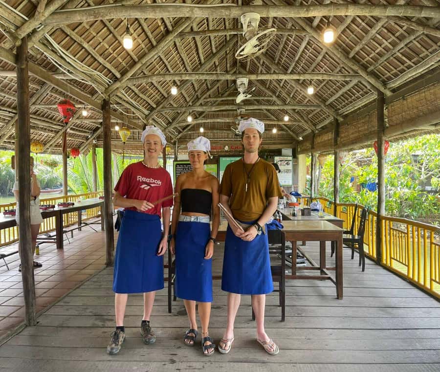 Hoi An: Bay Mau Cooking Class w/ Market & Basket Boat Option - Guide quality makes the difference