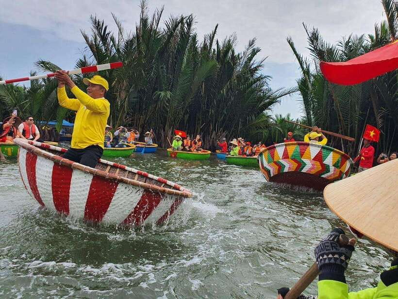 Hoi An: Coconut Basket Boat Ride by Hangcoconut - Learning to paddle a thung chai