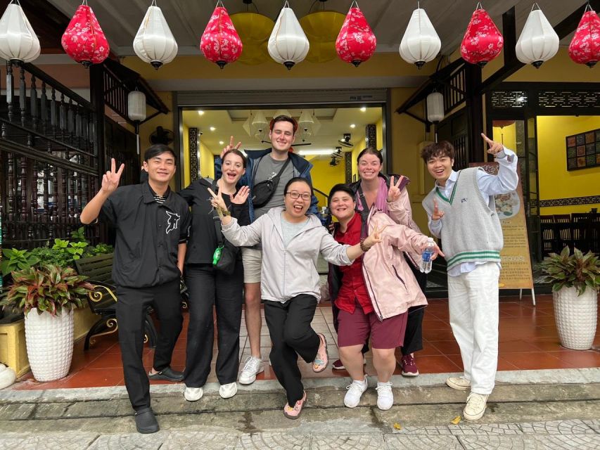 Hoi An: Evening Food Tour with 7 Tastings and Boat Trip - Cao lau at a local market