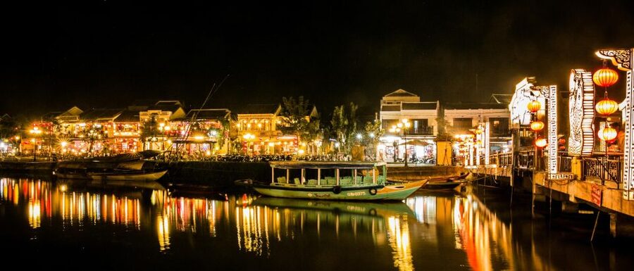 Hoi An: Evening Food Tour with 7 Tastings and Boat Trip - Walking hidden lanes in the Old Town