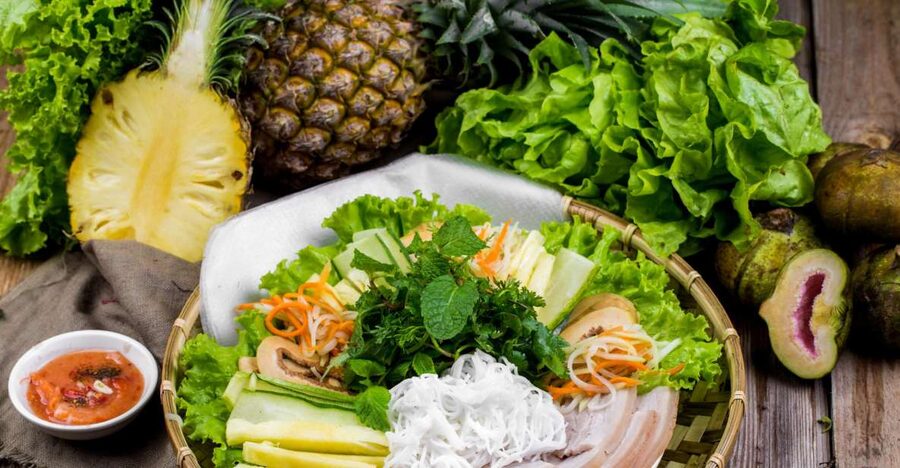 Hoi An: Evening Food Tour with 7 Tastings and Boat Trip - Bai Choi, bingo, and a proper local evening