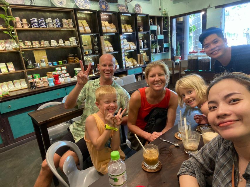 Hoi An: Evening Food Tour with 7 Tastings and Boat Trip - How the guides shape the evening