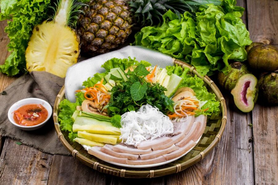 Hoi An: Evening Food Tour with 7 Tastings and Boat Trip - Starting with banh mi and Hoi An’s white rose