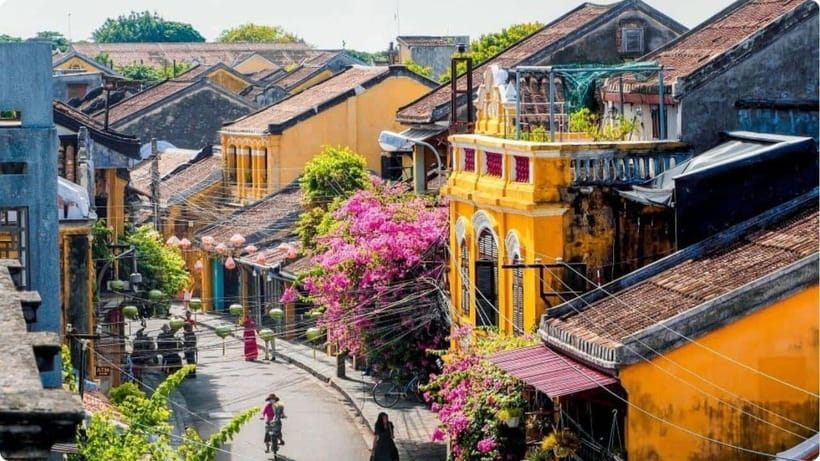 Hoi An: River Lantern Boat Experience with Free 5G eSIM - Tea, photos, and the small extras